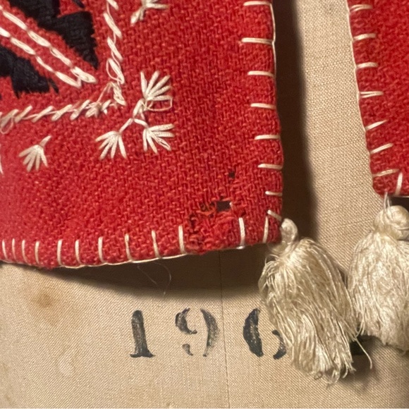 Red Hooded vintage Jacket with Geometric embroidered Patterns - Picture 6 of 6